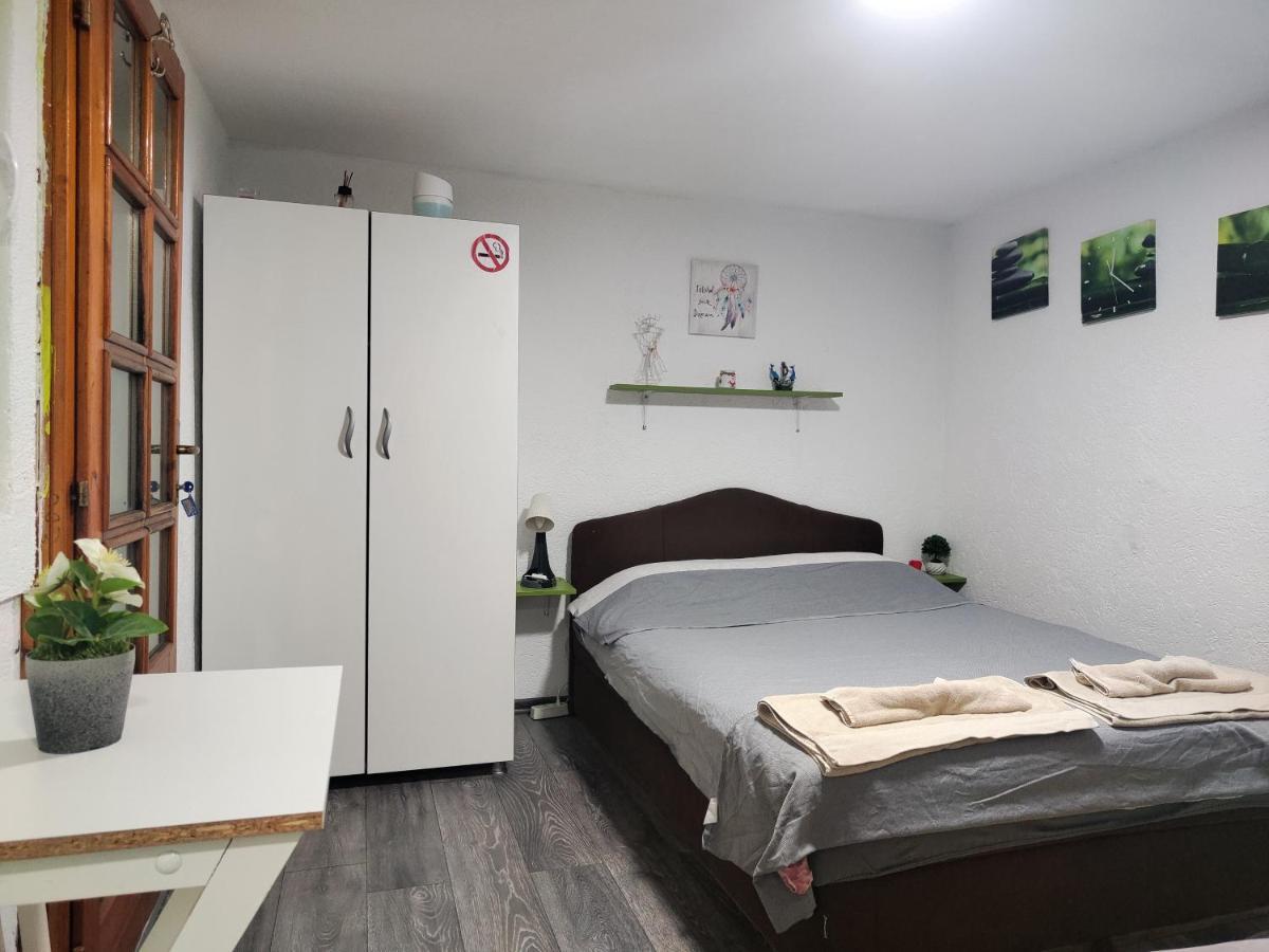 Vini Studio With Private Parking 斯科普里 外观 照片